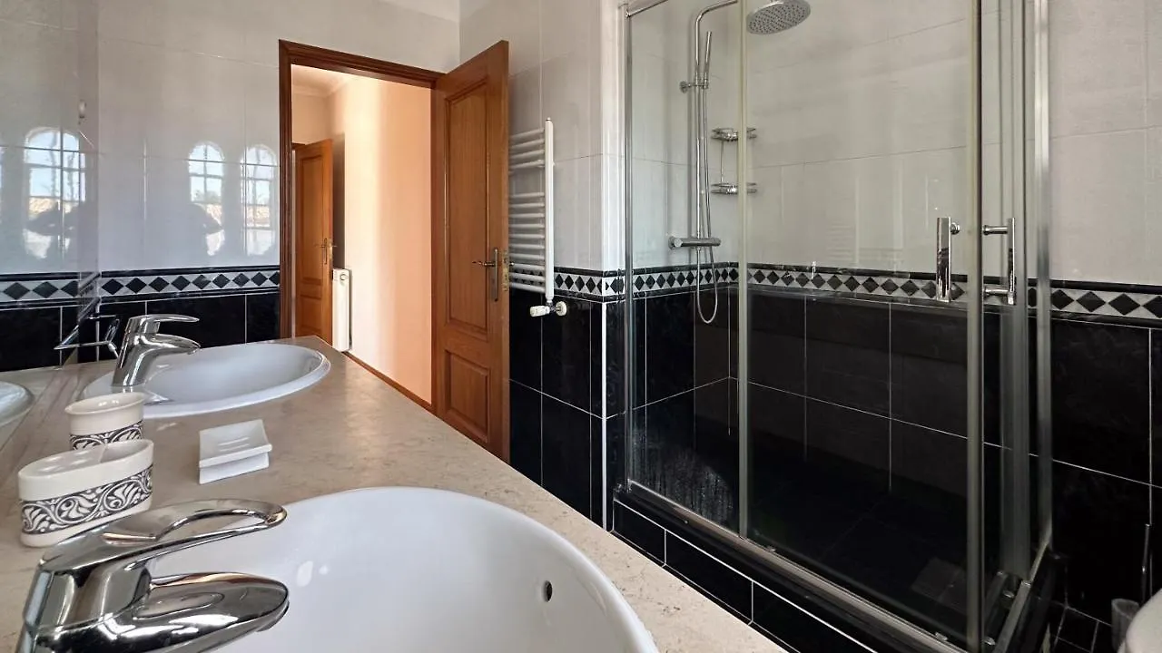 البوفيرا Vivenda Catavento V5 Piscina E 100Mt Praia Da Gale 0*,  البرتغال